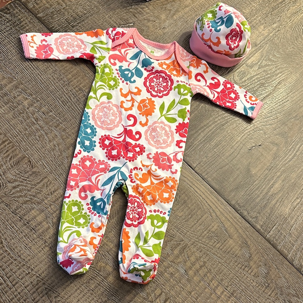 NWOT Vera Bradley Floral Kids Footie and hat in Pink and Green
